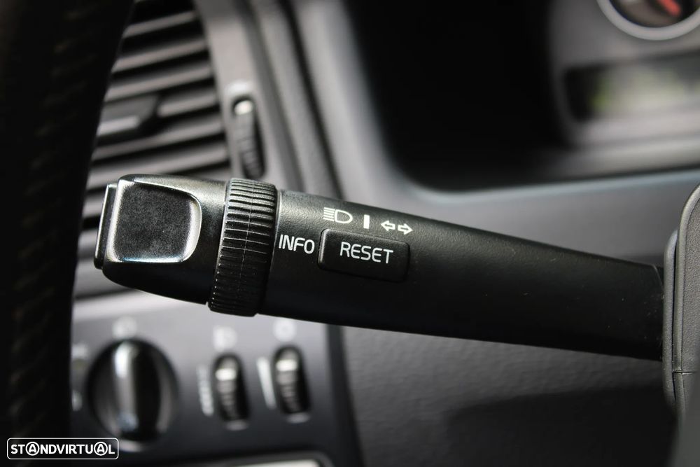 Volvo XC 70 2.4 D5 Nivel 2 - 38