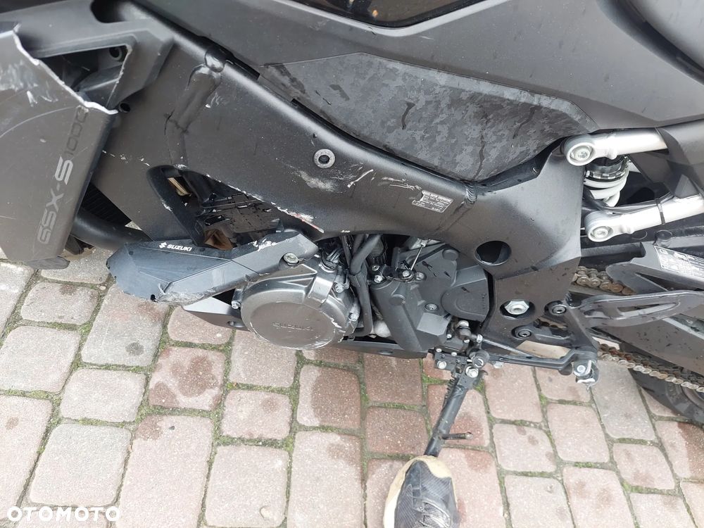 Suzuki GSX - 12
