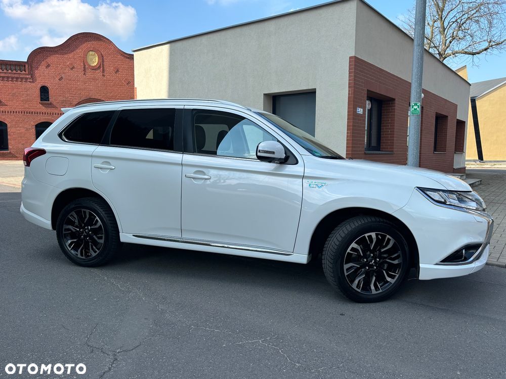 Mitsubishi Outlander 2.0 4WD Top - 16