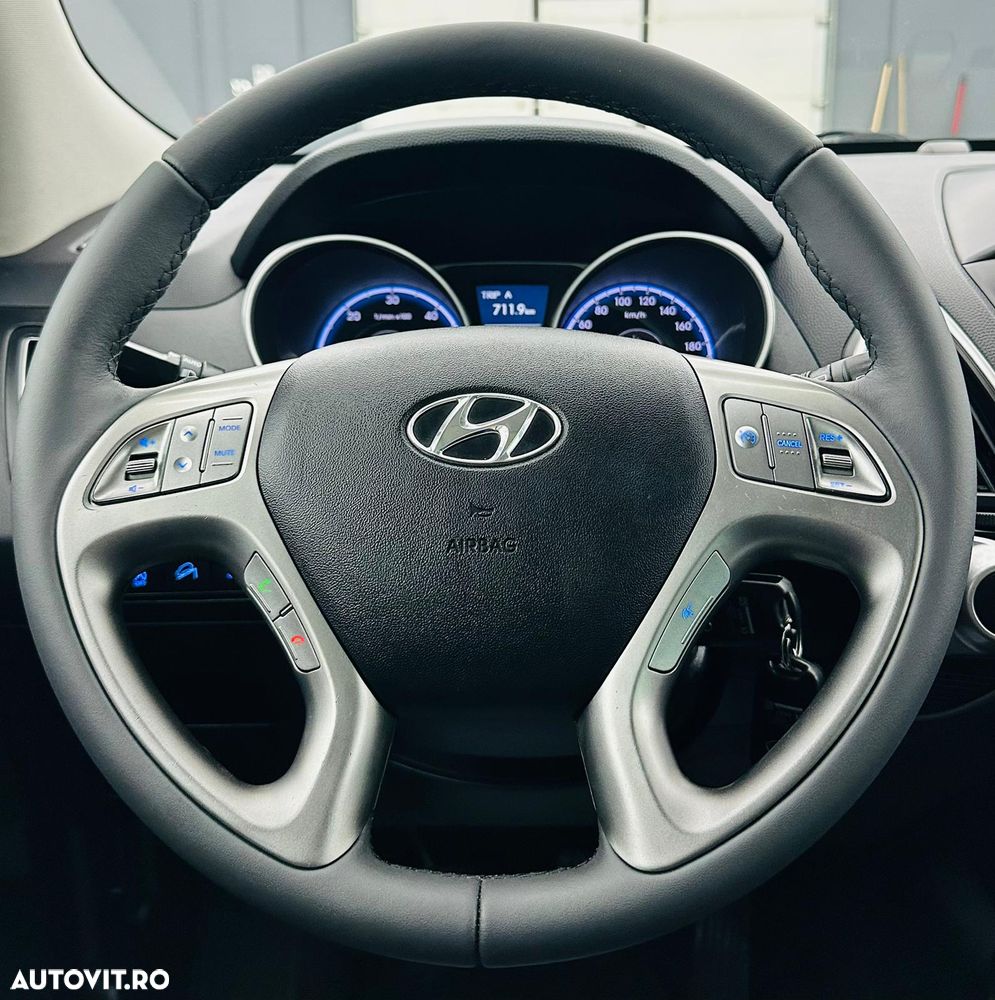 Hyundai ix35 1.7 CRDI 2WD blue Finale Gold - 30