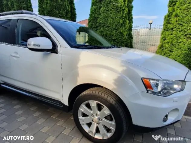 Mitsubishi Outlander - 1