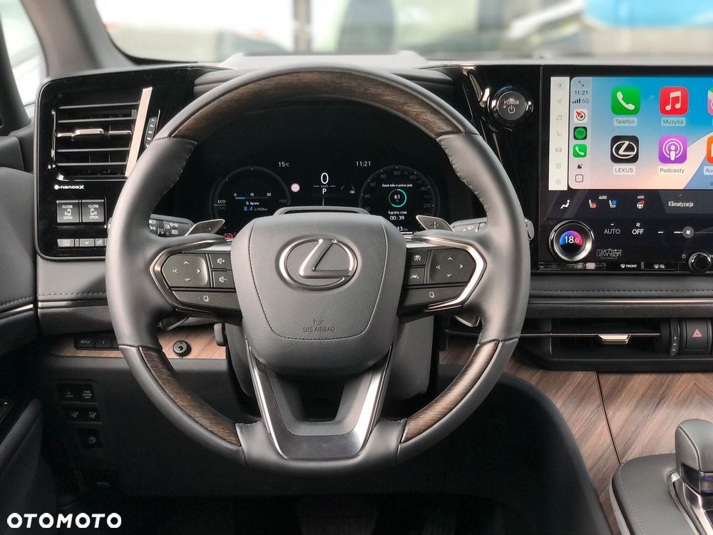 Lexus LM - 15