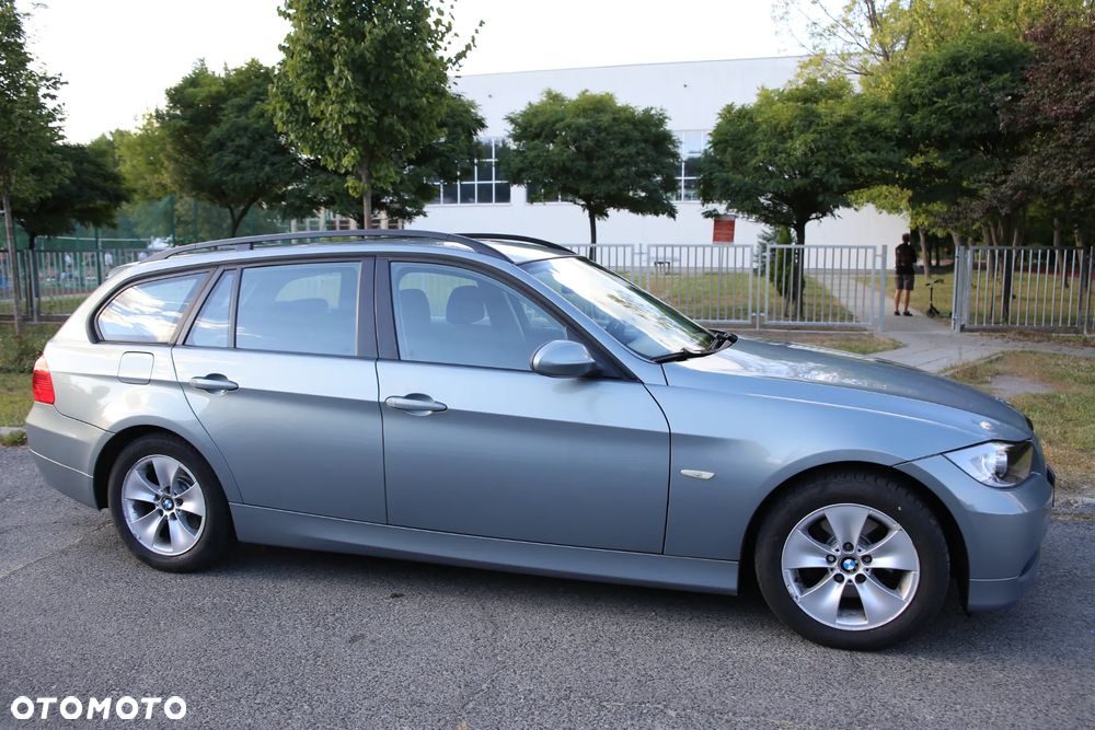 BMW Seria 3 318i Touring - 5