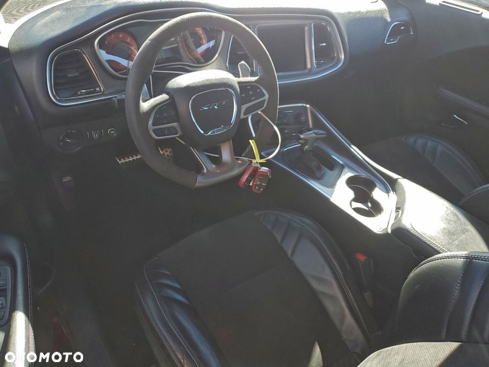 Dodge Challenger - 8