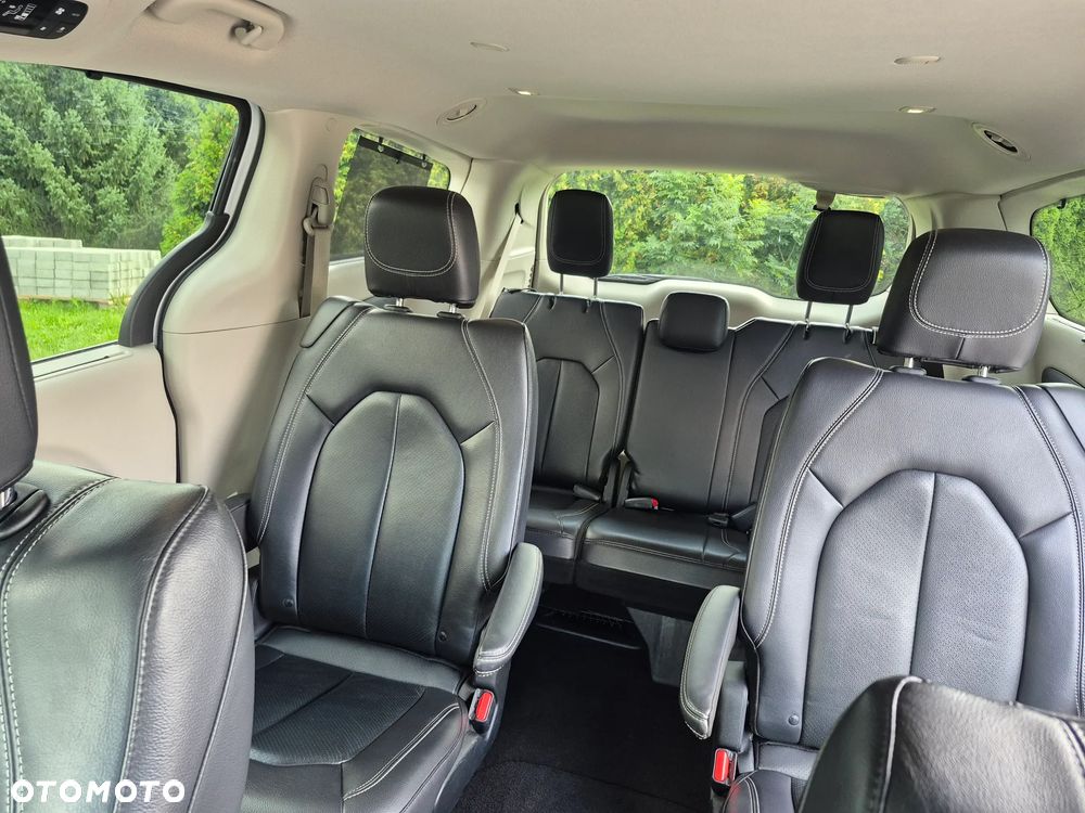 Chrysler Pacifica - 10