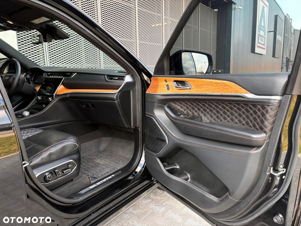 Jeep Grand Cherokee - 15