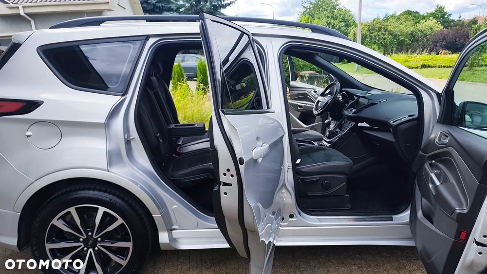 Ford Kuga 1.5 EcoBoost 2x4 ST-Line - 26
