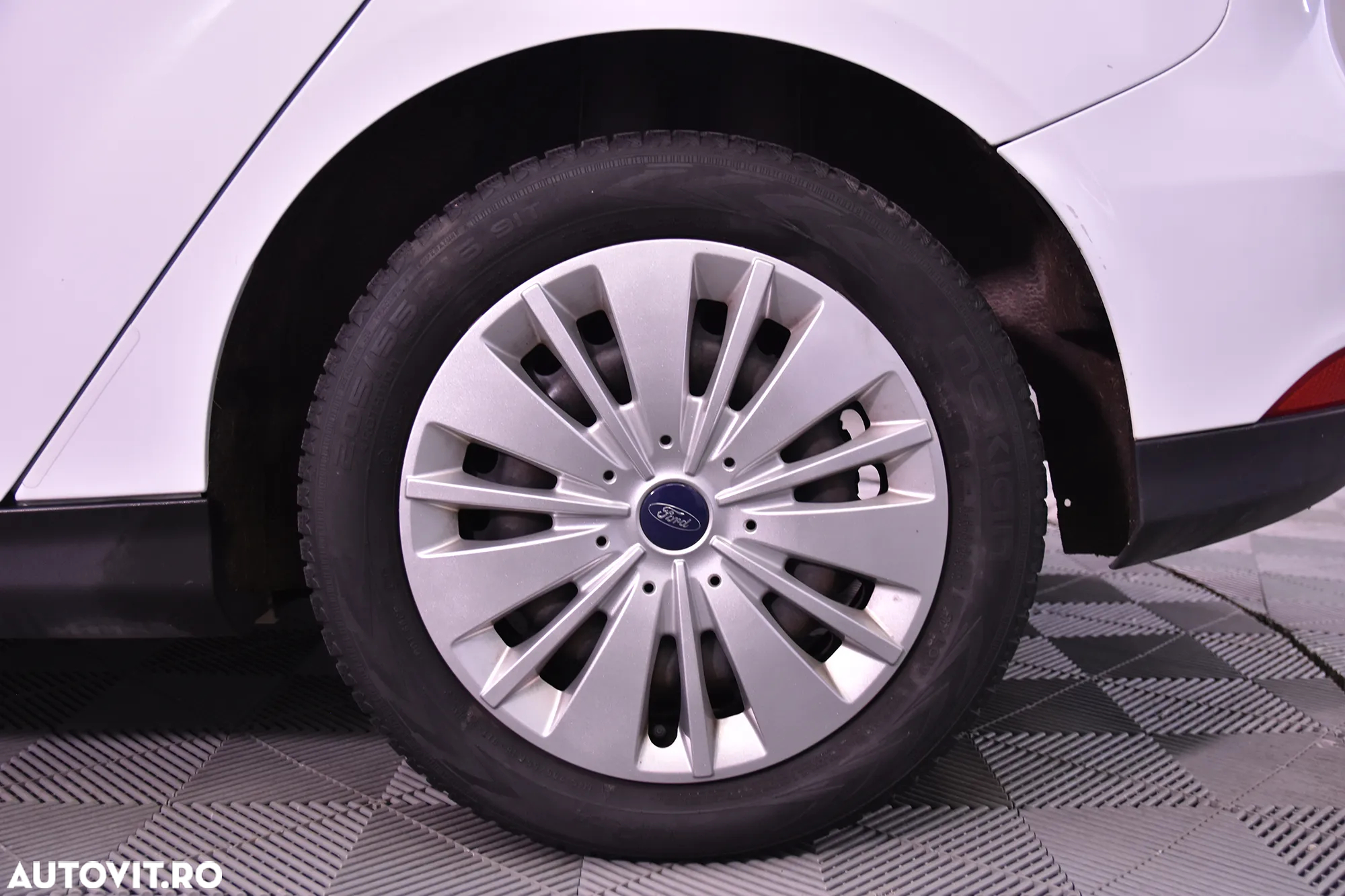 Ford Focus - 13