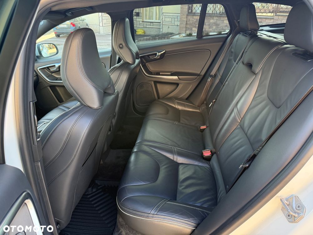 Volvo V60 D4 Drive-E R-Design Summum - 25