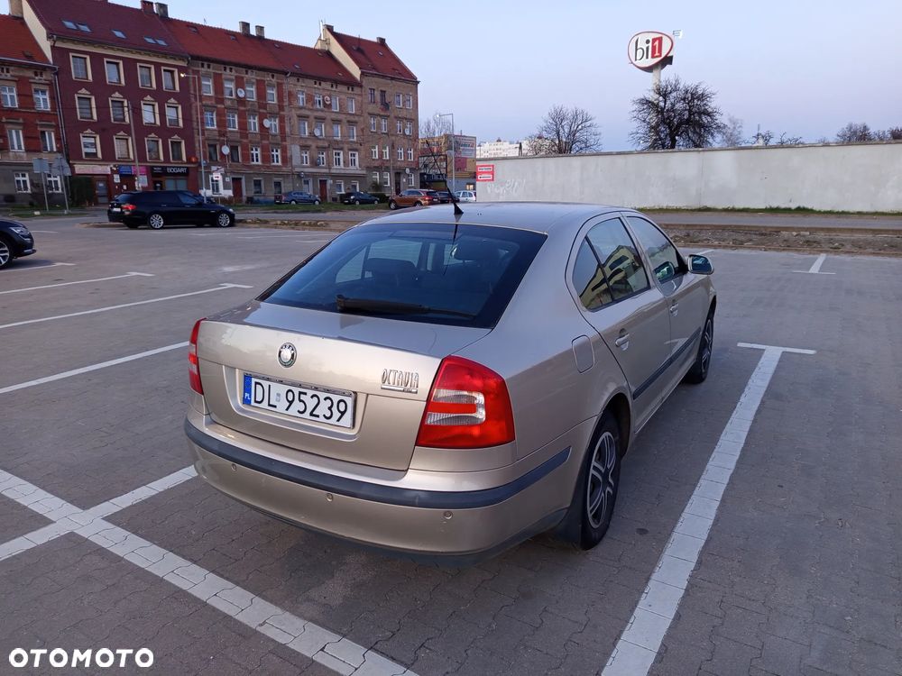 Skoda Octavia 1.6 FSI Ambiente - 7