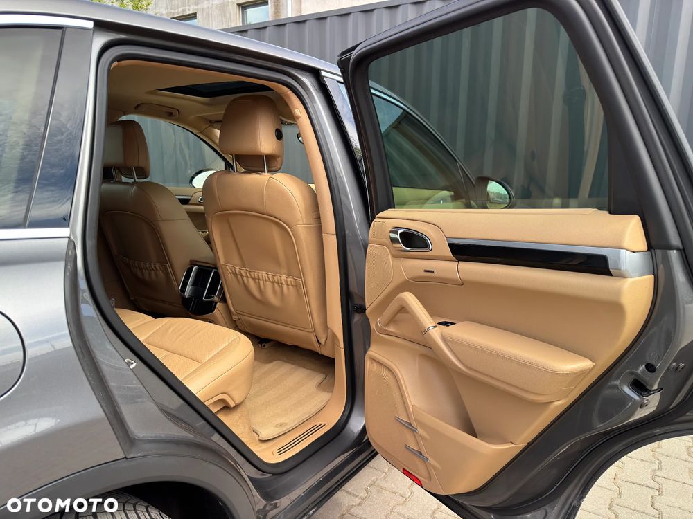 Porsche Cayenne Standard - 21