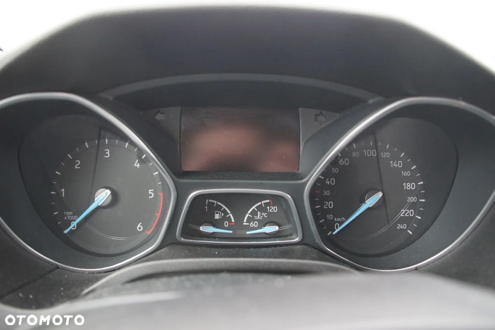 Auto na części - Ford Focus MK3 Lift 1.5 TDCI 95 KM GM5Q-6006-AA AV6R-7F096-GG ZJNC 2019R Silnik Skrzynia Drzwi Maska Błotnik Klapa Zderzak Lusterko Klamka Lampa Szyba Deska Kokpit Sterownik Moduł Czujnik Licznik Wyświetlacz Panel Kierownica - 12