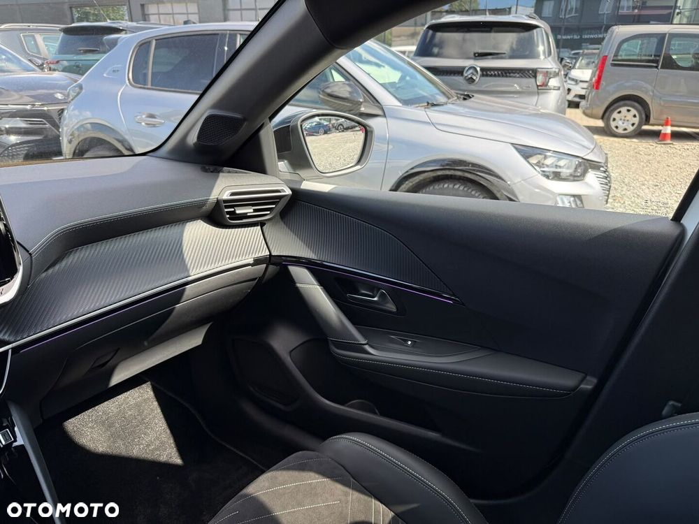 Peugeot 208 - 22