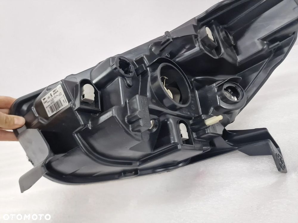 DACIA DOKKER / LODGY 12- PRAWA LAMPA PRZEDNIA PRZÓD , NR 260102814R , NR AUKCJI LA120 - 21