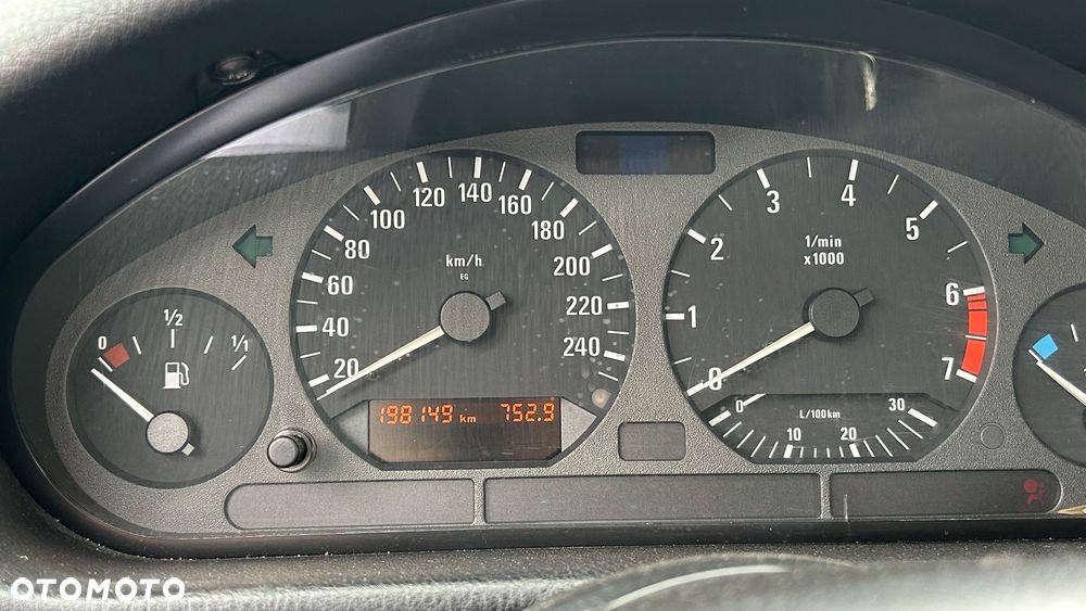 BMW Seria 3 325i - 11