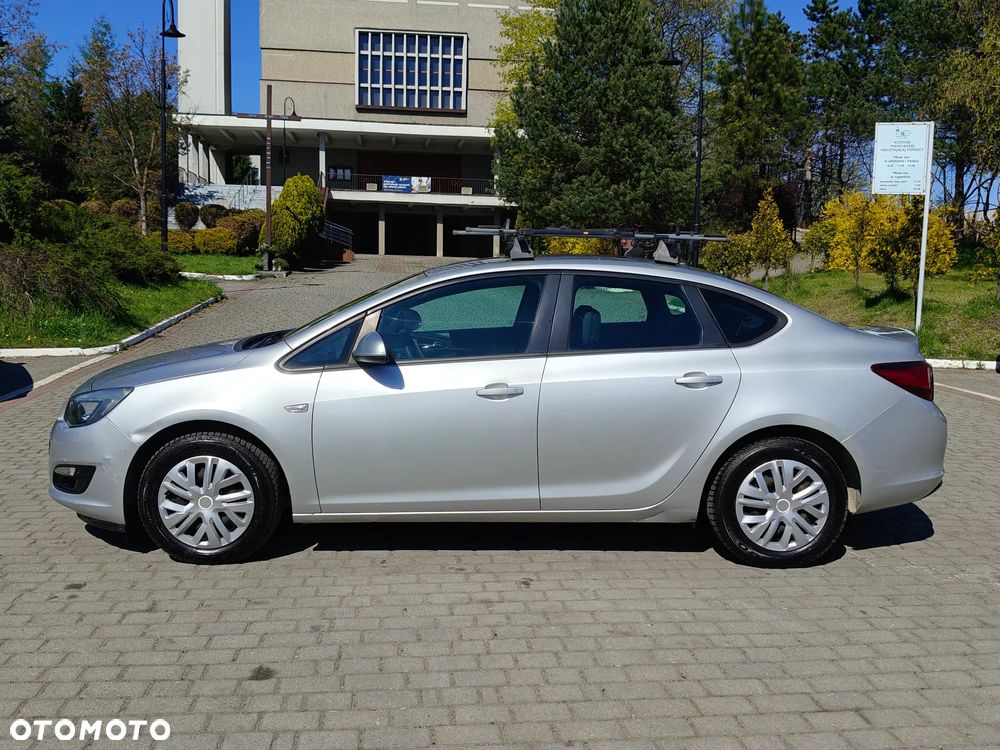 Opel Astra 1.6 Sport - 4