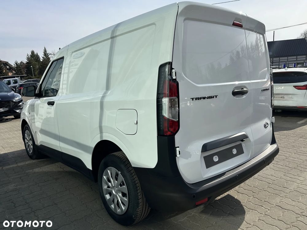 Ford Transit Courier - 8