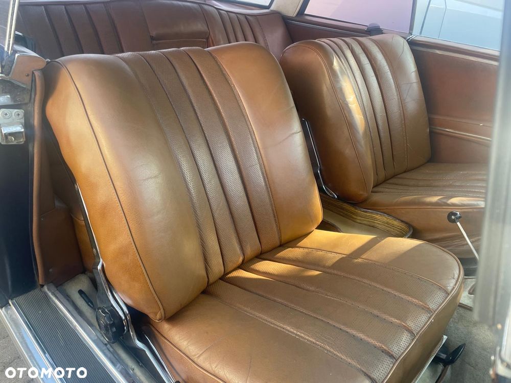 Mercedes-Benz W111 - 9