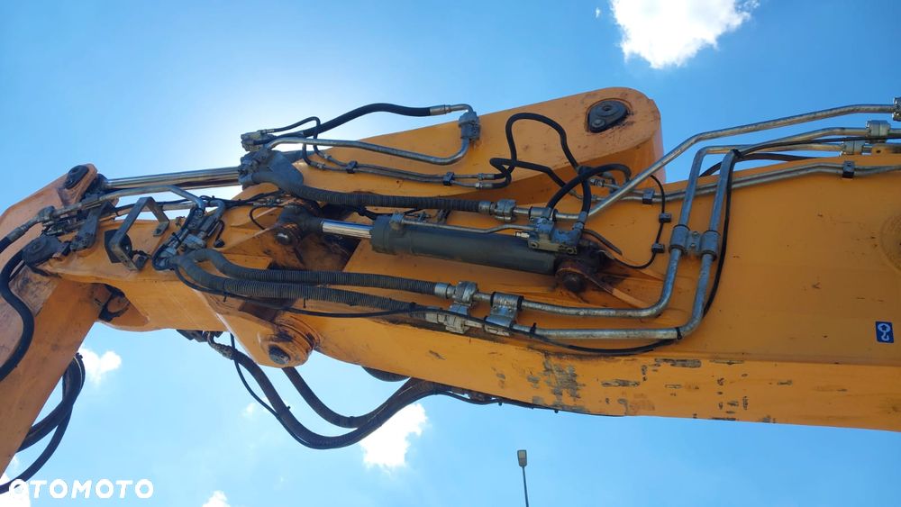Liebherr R922 - 2