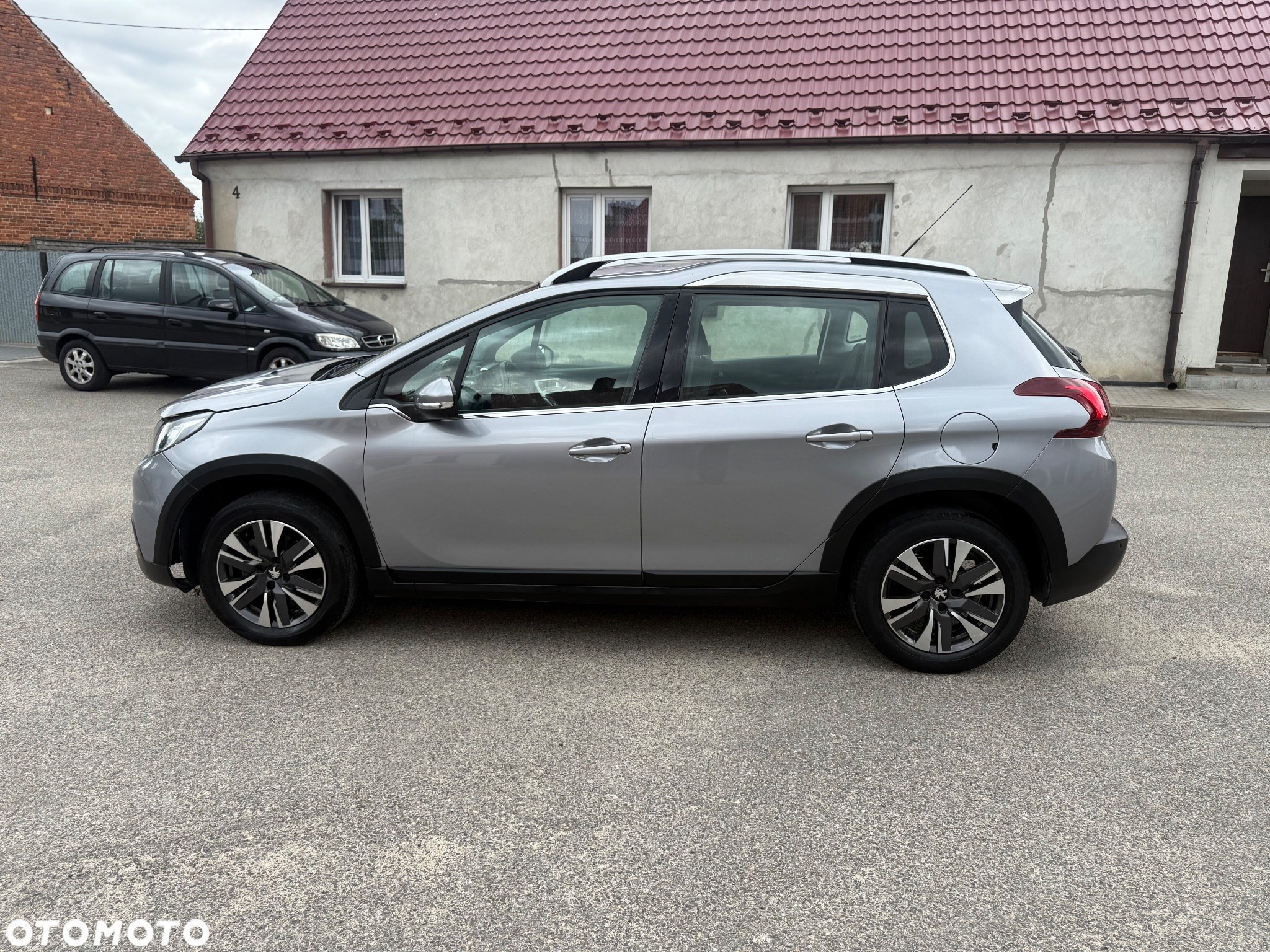 Peugeot 2008 1.2 Pure Tech Active S&S EAT6 - 8