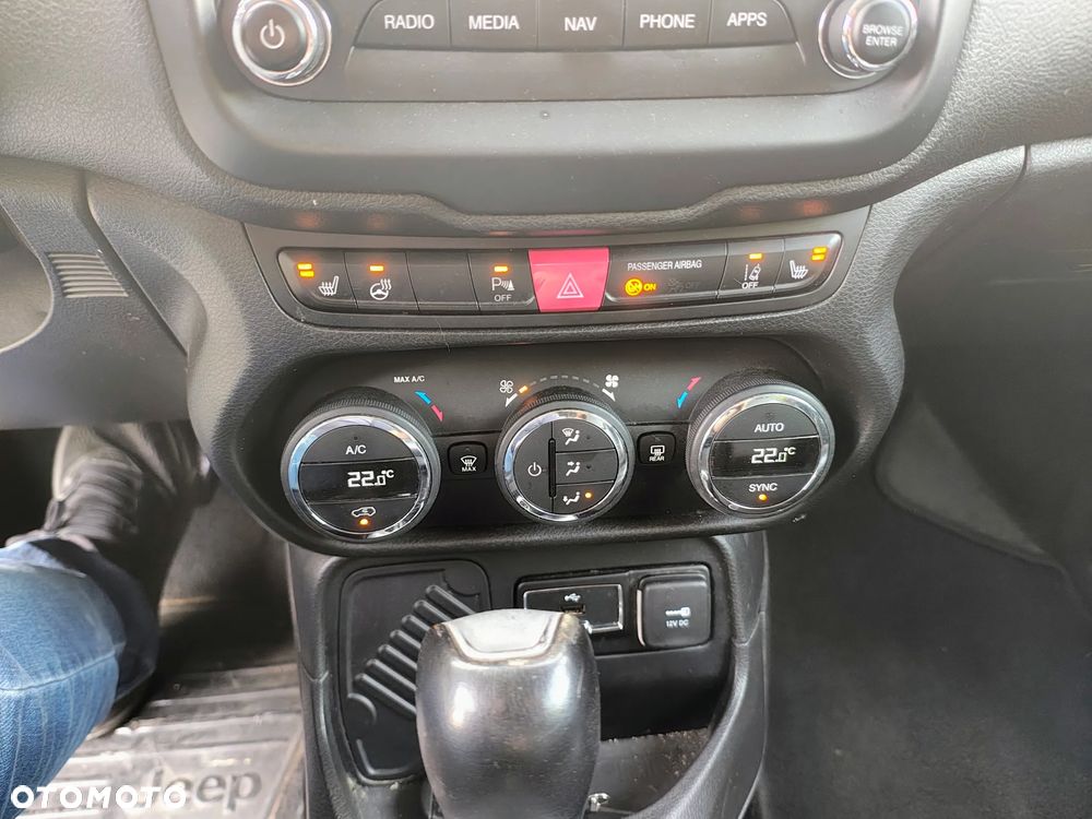 Jeep Renegade 1.4 MultiAir Limited FWD S&S - 23