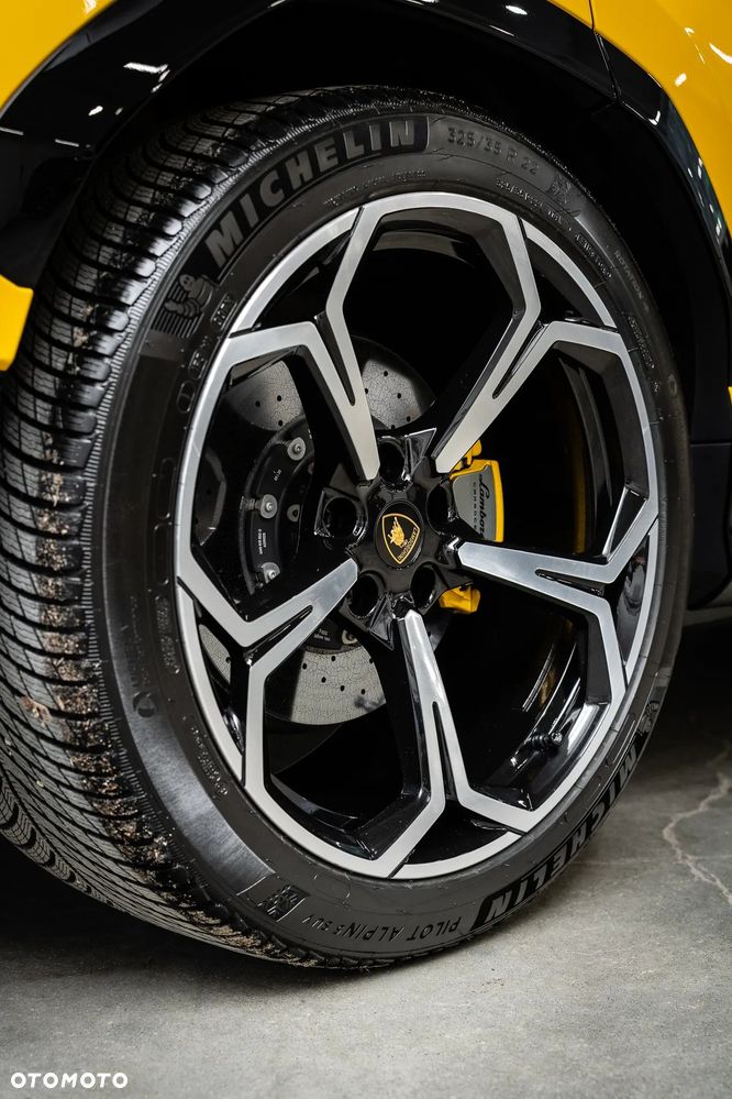 Lamborghini Urus - 12