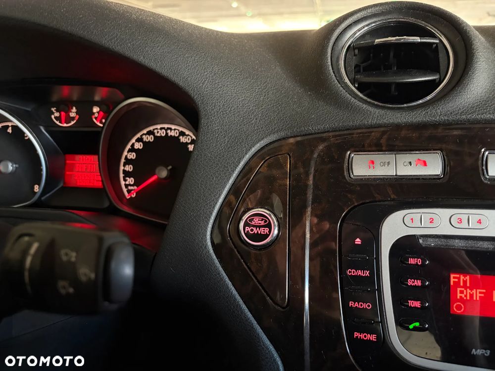 Ford Mondeo 2.0 Ghia X - 24