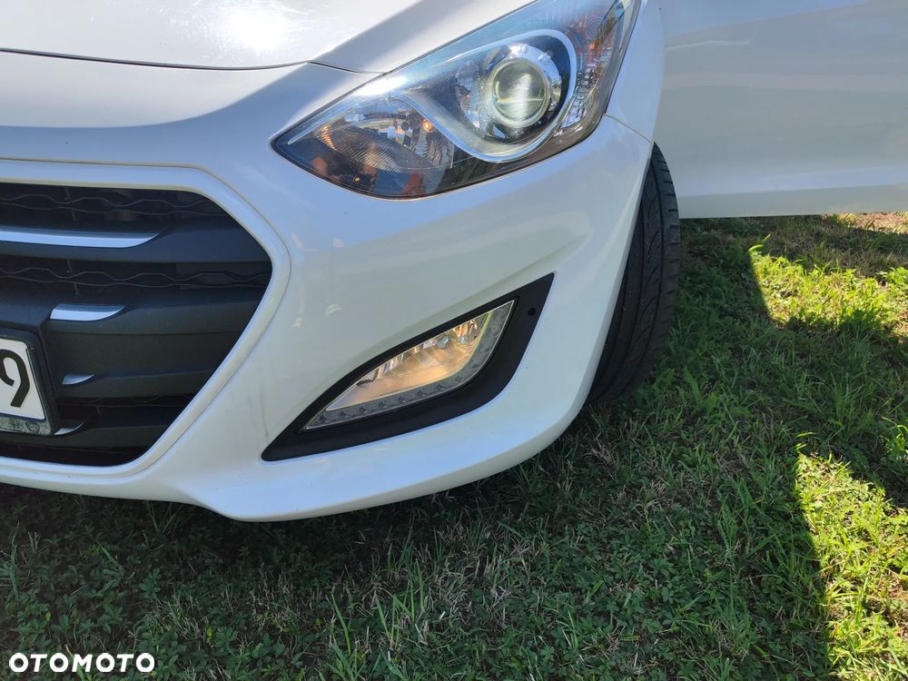 Hyundai i30 1.6 CRDi Fifa World Cup Edition - 22