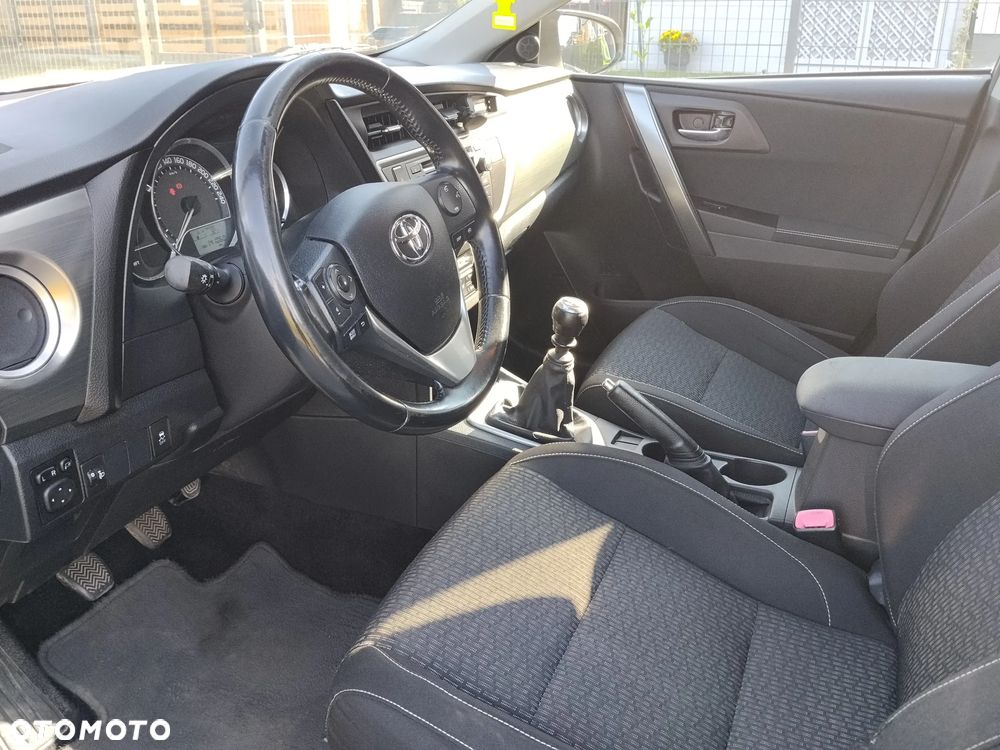 Toyota Auris 1.6 Premium Comfort - 12