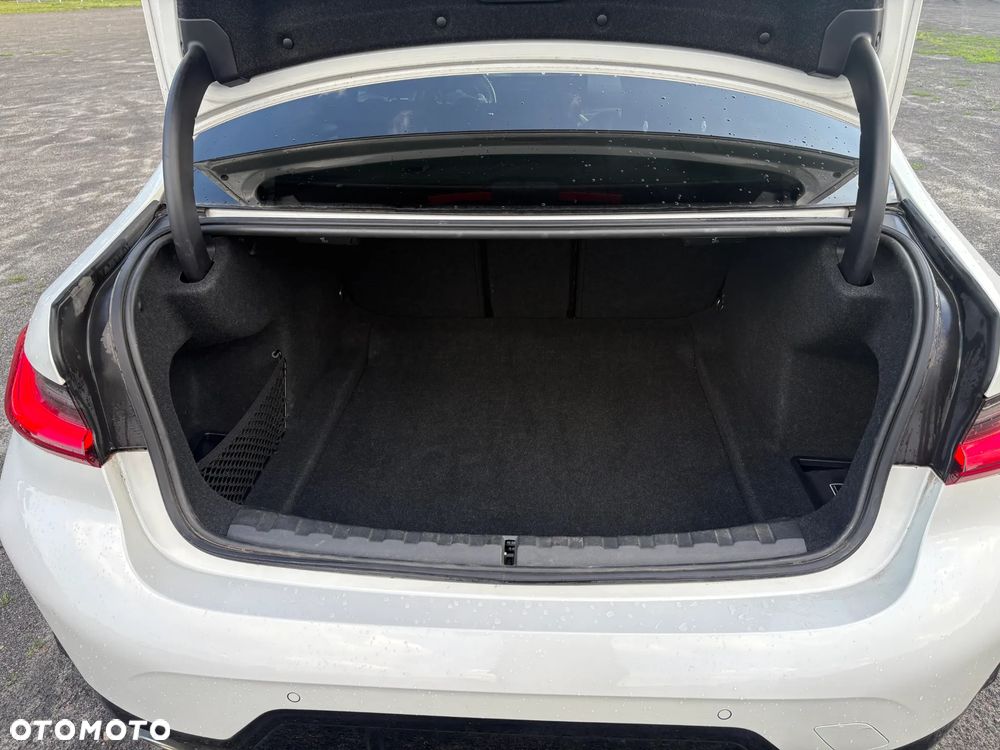 BMW Seria 3 318i M Sport - 10