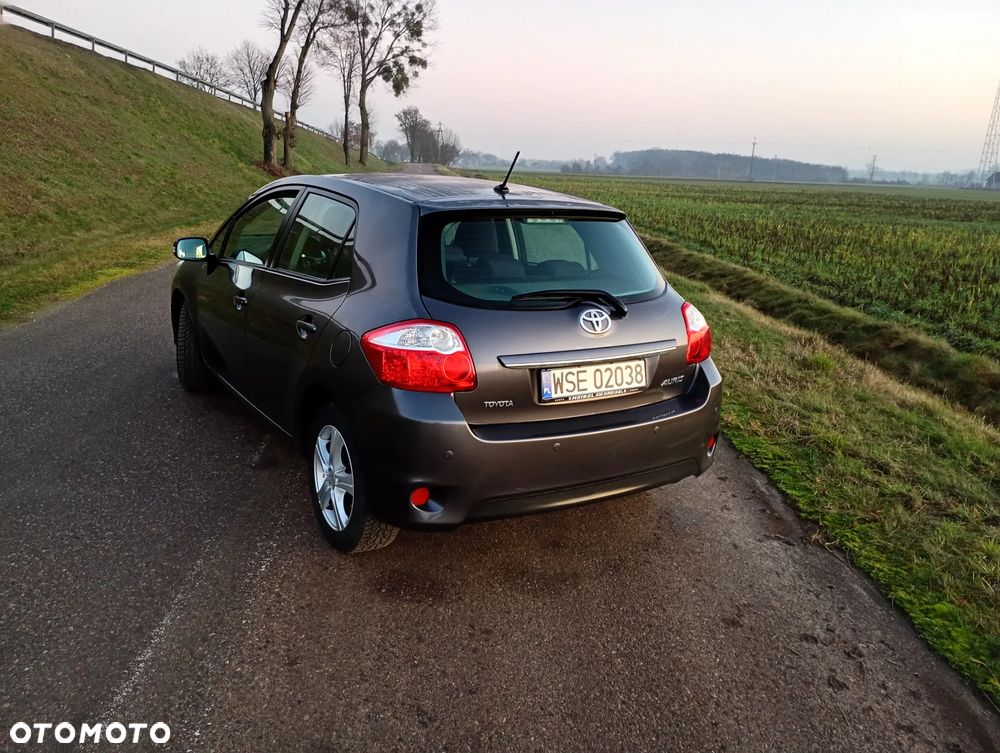 Toyota Auris 1.6 Premium Comfort MS - 3