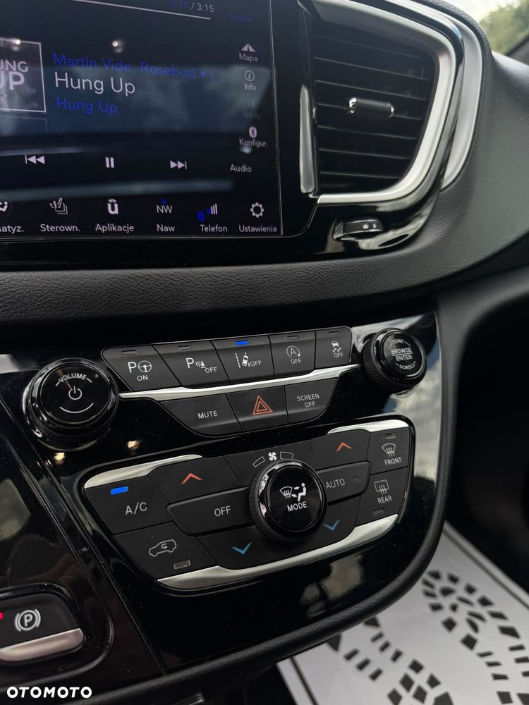 Chrysler Pacifica - 22