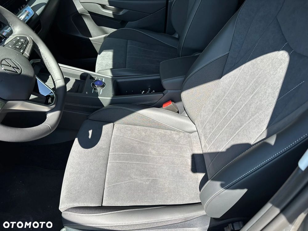 Volkswagen T-Roc 1.5 eTSI Style DSG - 25