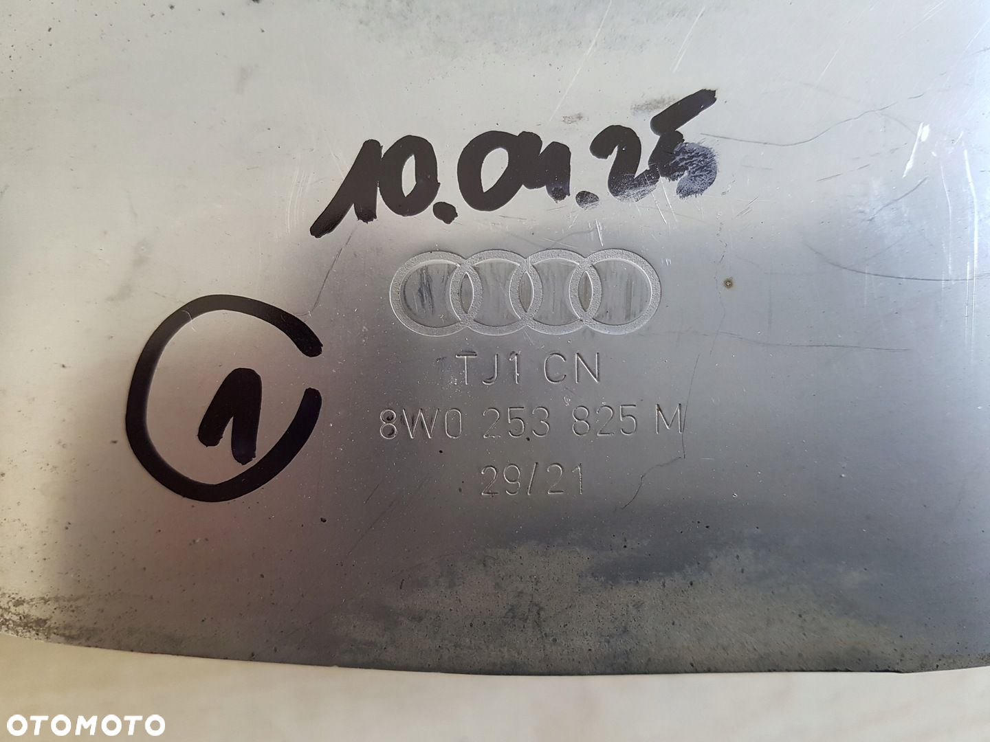 AUDI A4 B9 końcówka wydechu lewa 8W0253825M - 6