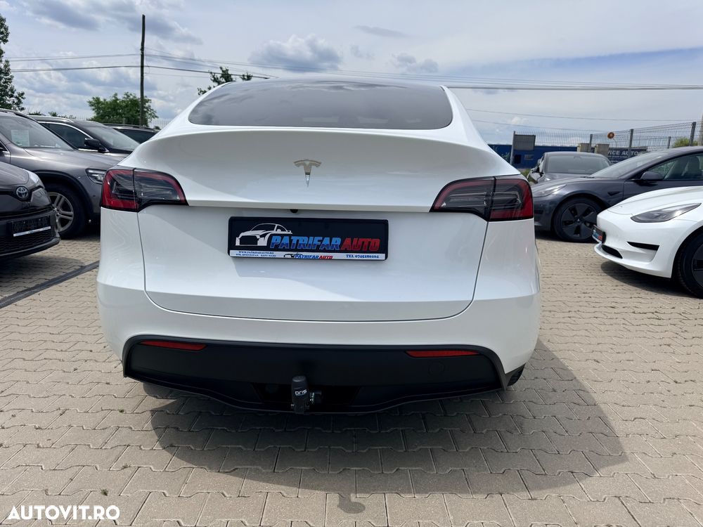 Tesla Model Y - 7