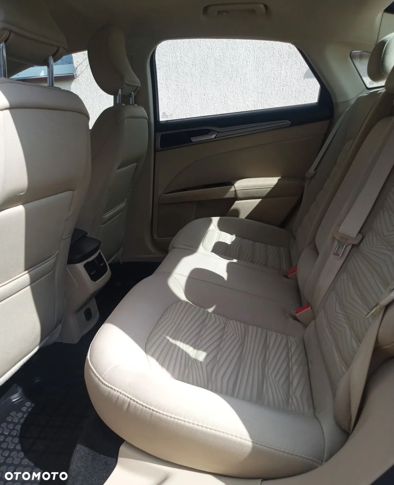 Ford Fusion - 11