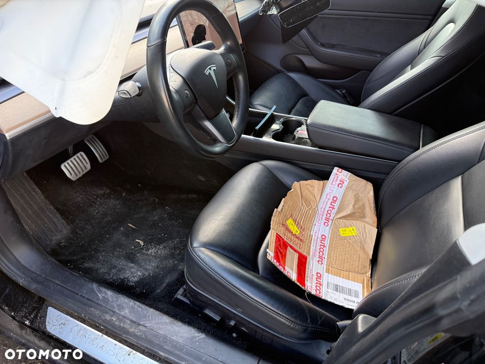Tesla Model 3 - 38