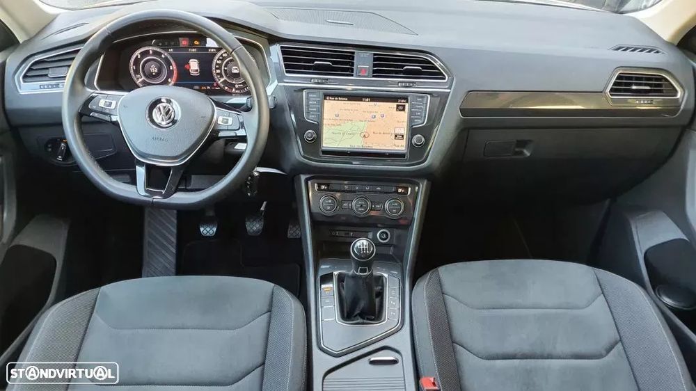 VW Tiguan 2.0 TDI R-Line - 23