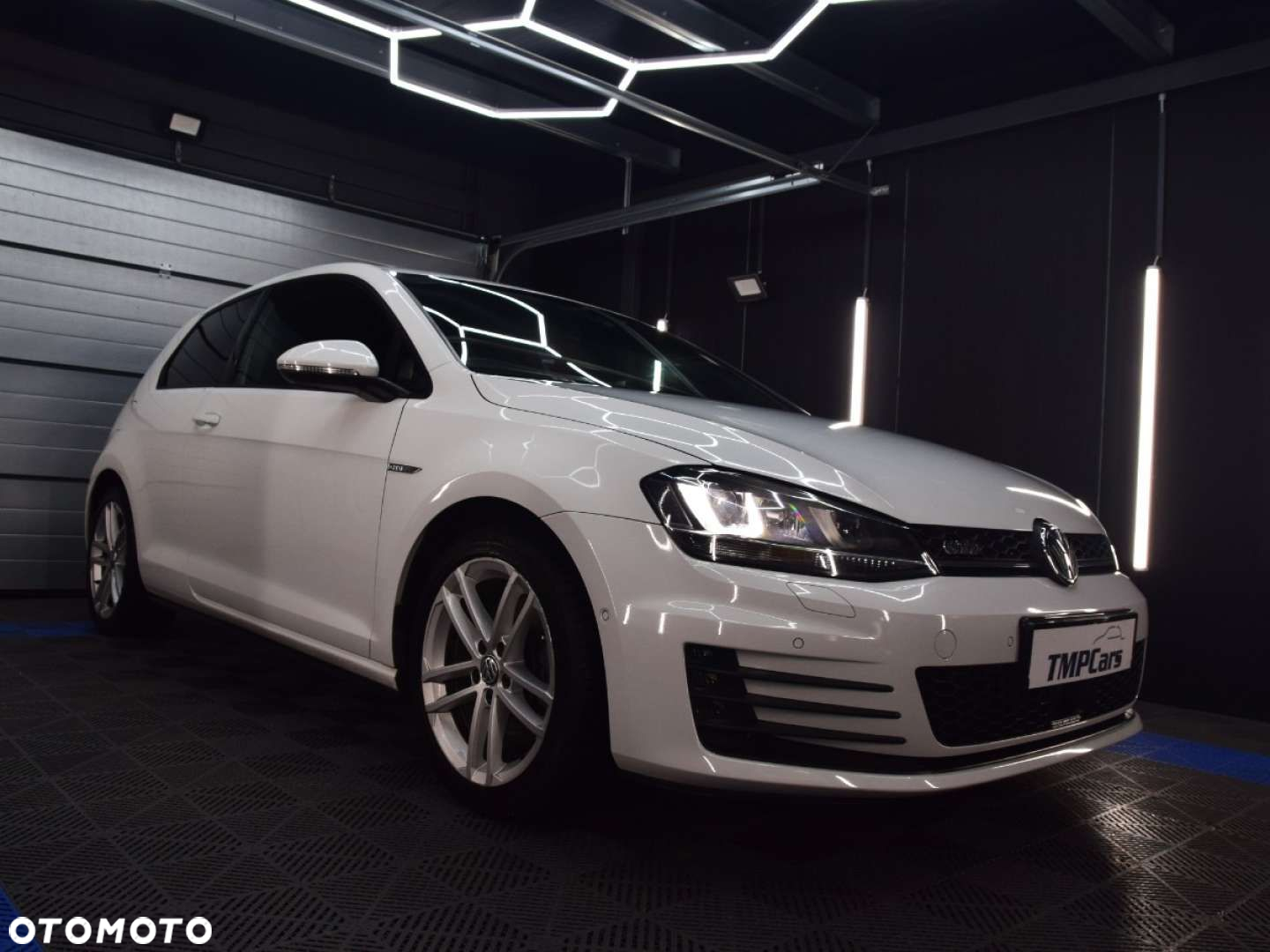 Volkswagen Golf - 2