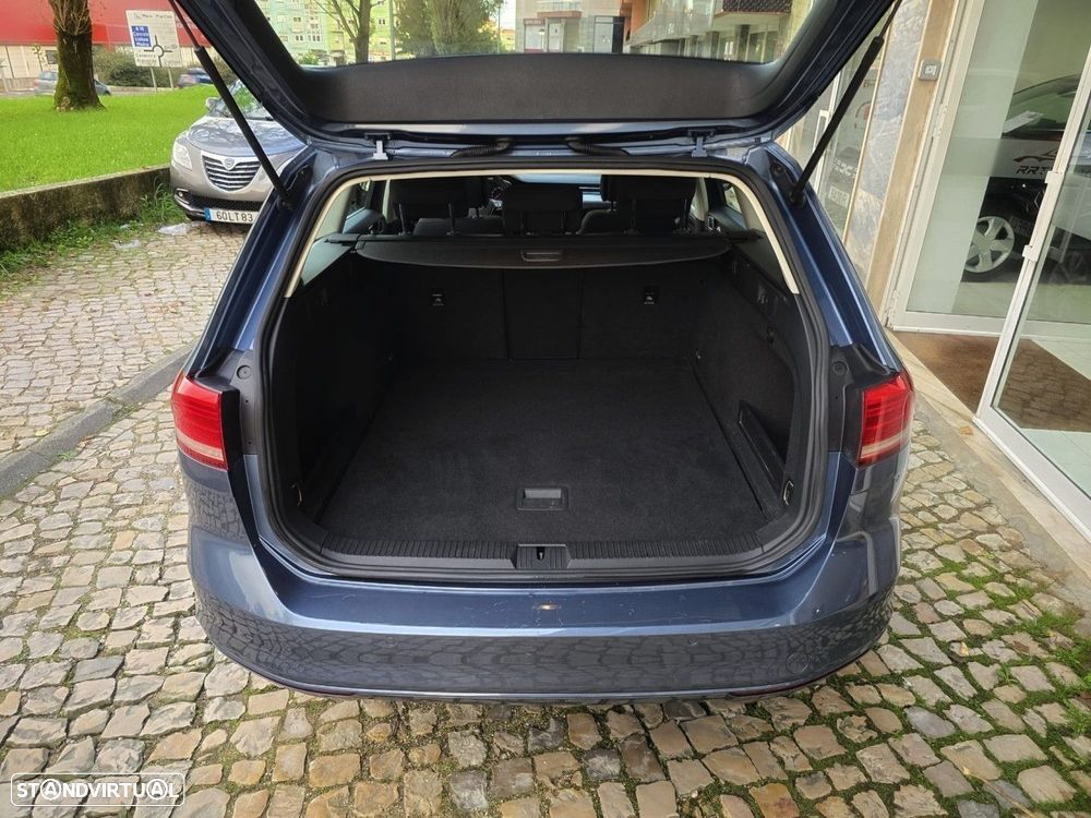 VW Passat Variant 2.0 TDi Elegance - 8