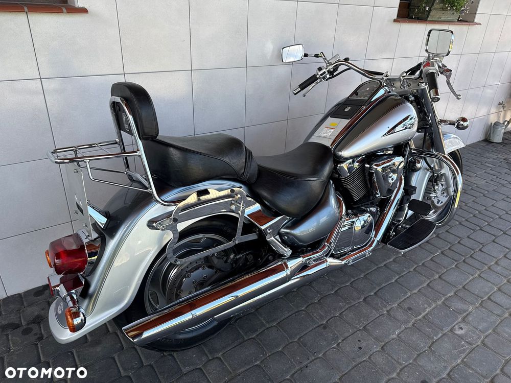 Suzuki Intruder - 11