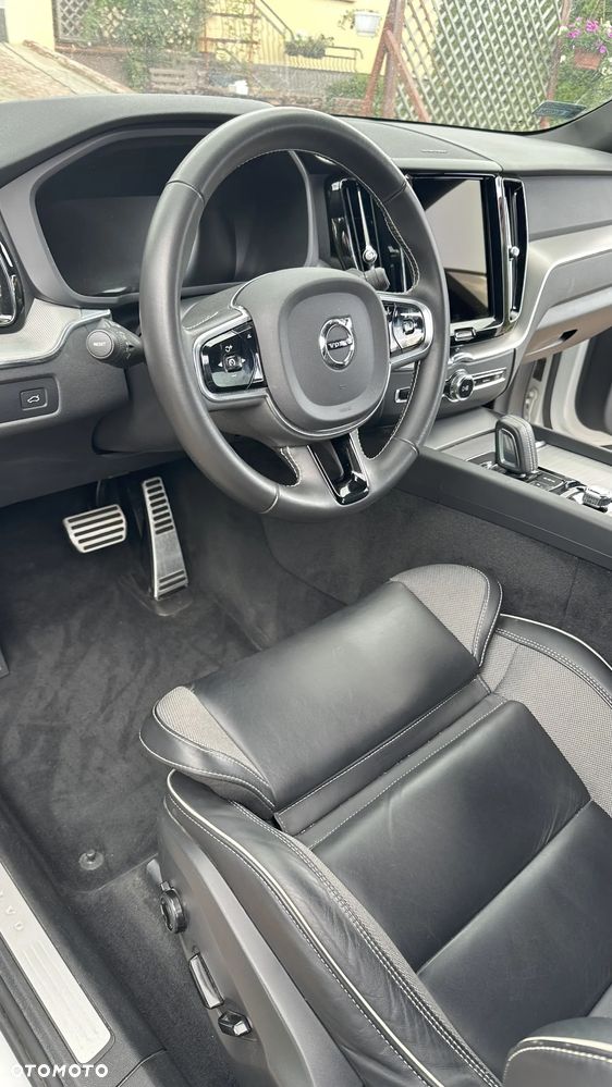 Volvo XC 60 B4 B R-Design - 13