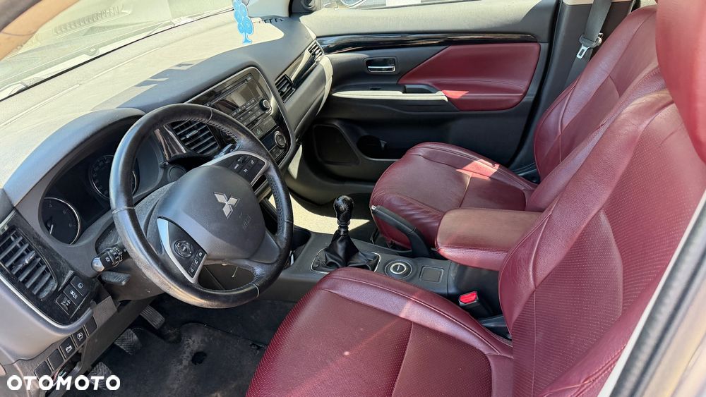 Mitsubishi Outlander 2.2 DI-D 4WD Plus - 10