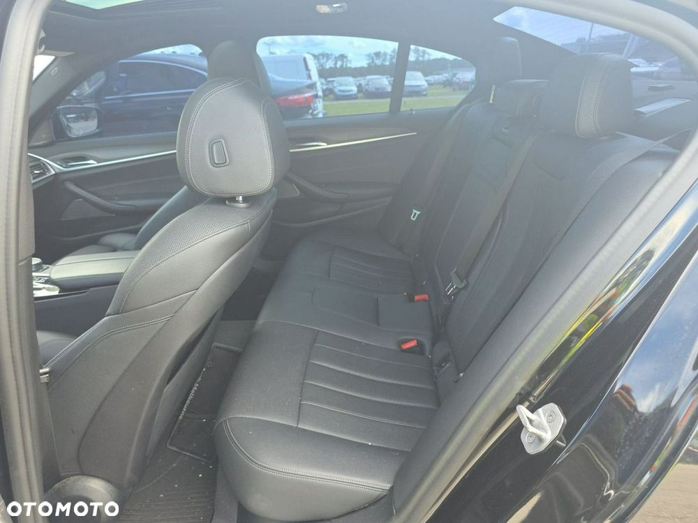 BMW Seria 5 540i xDrive M Sport Edition - 9