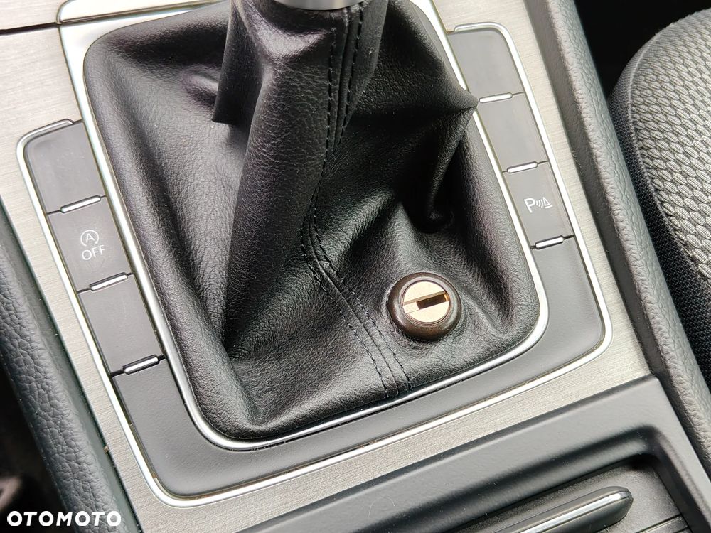 Volkswagen Golf - 30