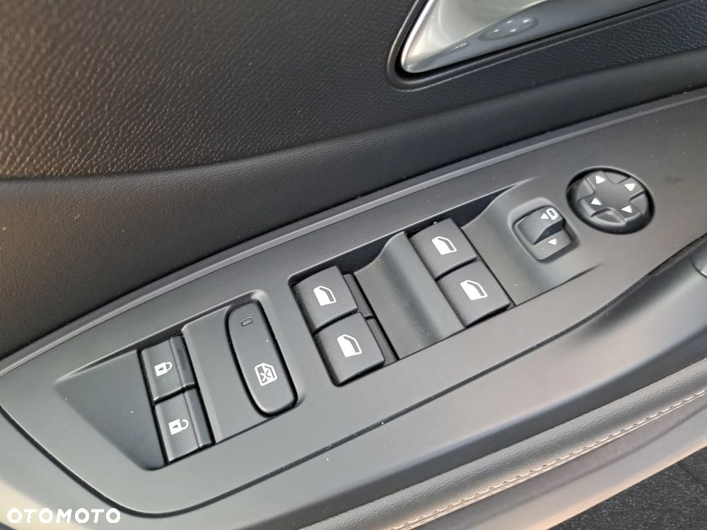 Peugeot 308 1.2 PureTech Allure Pack S&S EAT8 - 16