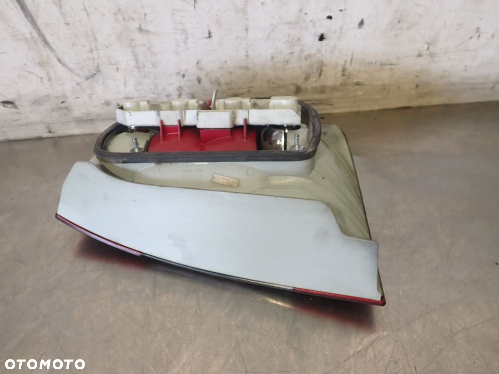 LAMPA LEWA TYLNA SKODA SUPERB 1.9 3U5945095A - 3