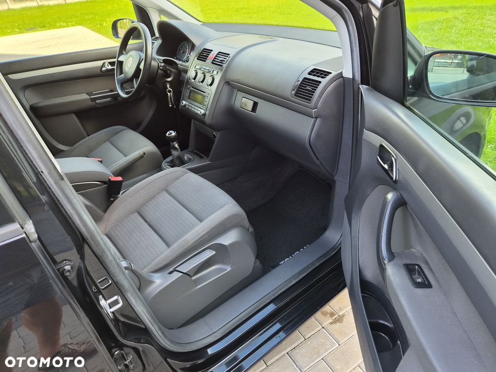 Volkswagen Touran - 30
