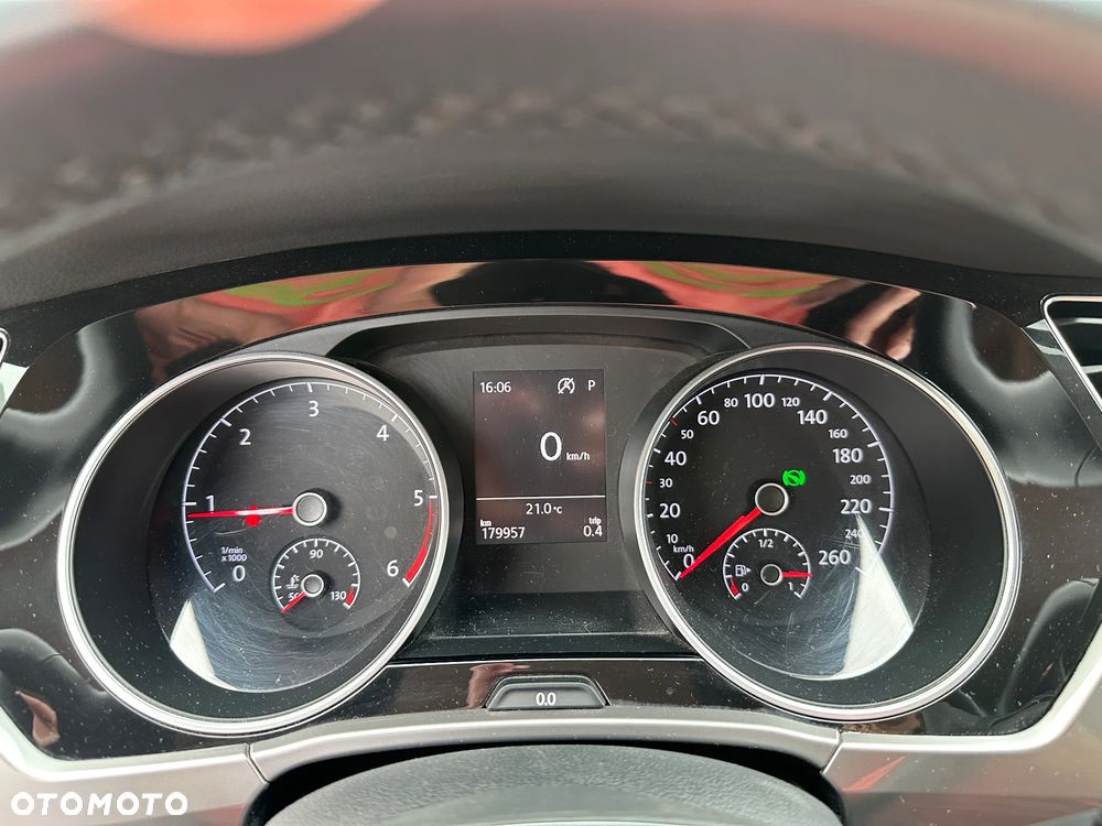 Volkswagen Touran - 10