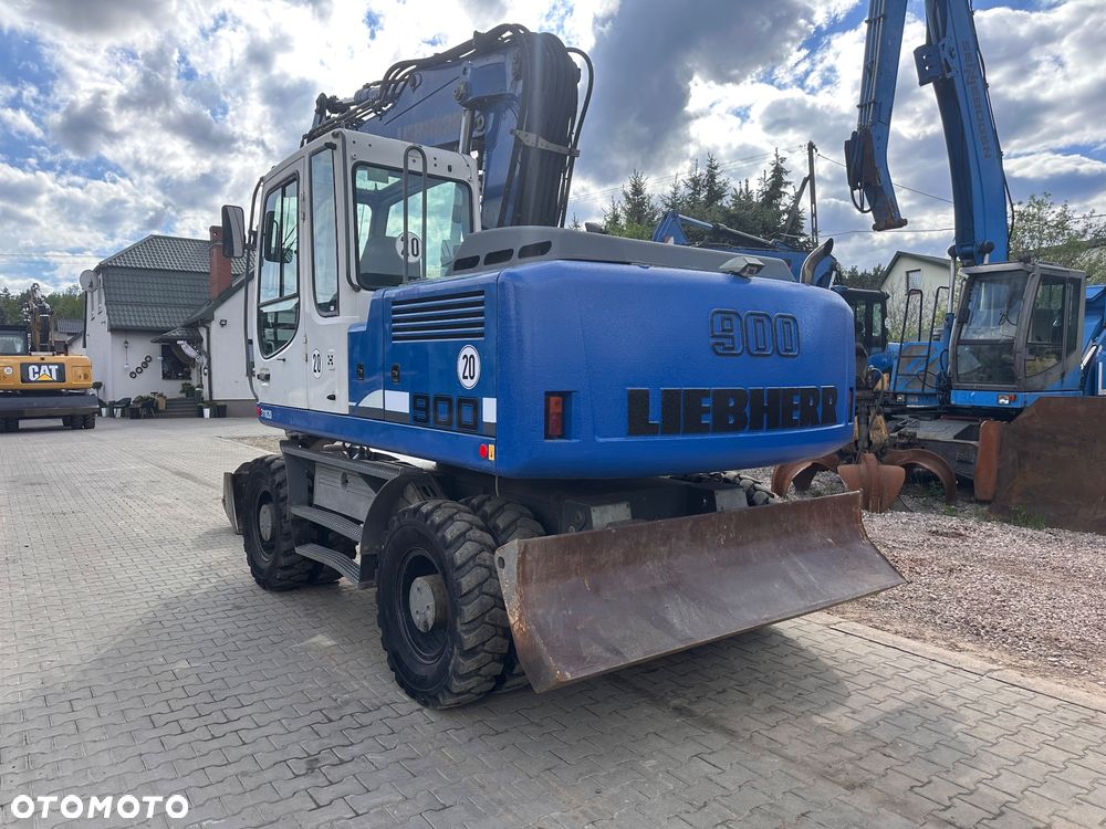 Liebherr A 900 C - 2